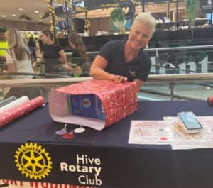 hive-rotary-club-australia-gift-wrapping-fundraising-albury-wodoonga-myer-centrepoint-1