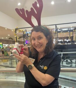 hive-rotary-club-australia-gift-wrapping-fundraising-albury-wodoonga-myer-centrepoint-13