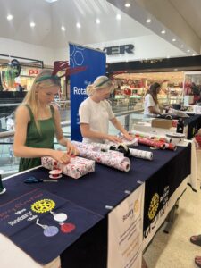 hive-rotary-club-australia-gift-wrapping-fundraising-albury-wodoonga-myer-centrepoint-9